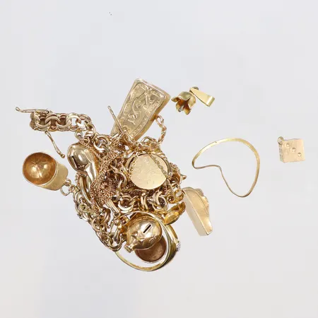 Diverse guld, defekt med små stenar 18K Vikt: 29,5 g