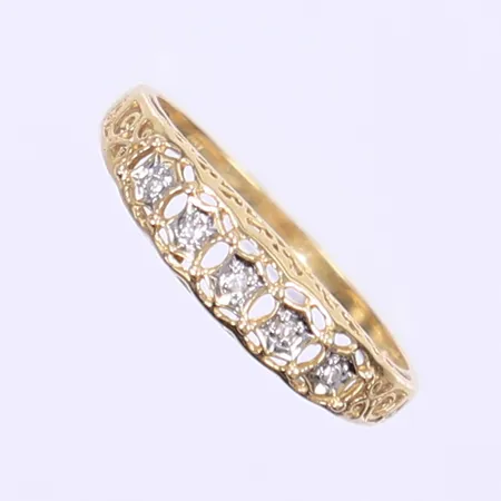 Ring genombruten dekor med diamanter totalt 5xca 0,005ct stl 18 bredd 1-5mm vitguldsdetaljer 18K  Vikt: 1,5 g