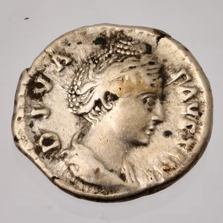 Mynt i silver, mått 17,2x19mm, vikt 3,16g.