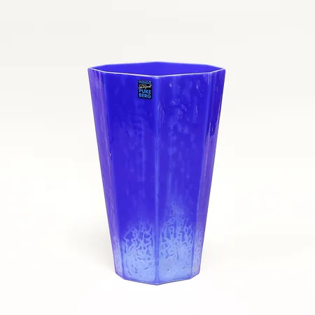 Vas Eva Englund, Pukeberg-91, Indigo, blått glas, höjd 26cm, bredd 9,5x15cm. Skickas med postpaket.