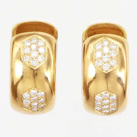 Ett par örhängen creoler med diamanter 40 x 0,02ct, bredd 10,5mm, dold stift, 18K Vikt: 25,6 g