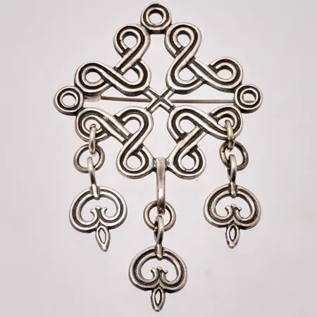 Brosch i silver, mått 41x66mm, 925/1000, tillverkad av Kalevala, år 1993, vikt 12,42g.
