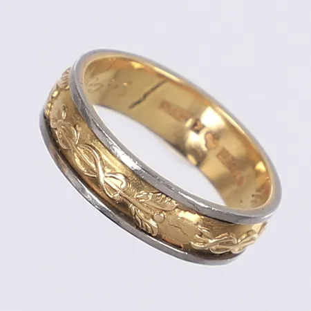 Ring stl 19½ bredd 6mm tvåfärgad repig gravyr 18K Vikt: 7,5 g