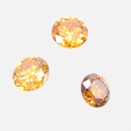 3 lösa diamanter färg gula och konjak  1x0,24ct gul, 1x0,22ct gul, 1x0,19ct konjaksfärg totalt 0,65ct kvalite Si  