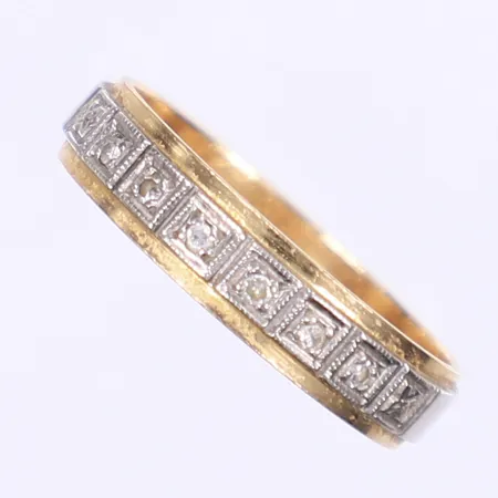 Ring med vita stenar, stl 18¼, bredd 4,5mm, vitguld/gulguld, 18K Vikt: 3,9 g