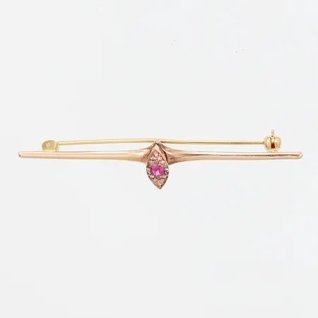 Brosch med vita stenar samt trolig rubin, 63mm, bredd: 1-13mm, två stenar saknas, något skev nål, 14K Vikt: 3,5 g