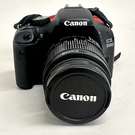 Digital systemkamera Canon EOS 550D med objektiv Canon EF-S 18-55mm 1:3.5-5.6, IS II, 18mpx,  linsskydd, laddare, kablage, kamerarem, kameraväska Skickas med postpaket.