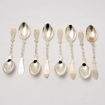 8st skedar i silver, 14cm, modell Jämtlands skeden, 830/100, tillverkad av Guldsmedsaktiebolaget, år 1979, vikt 102,96g.