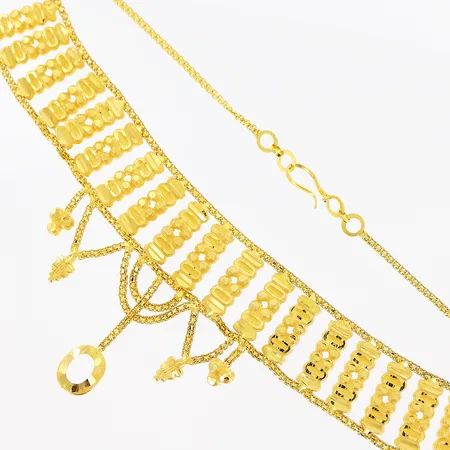 Collier med integrerade hängen, 39cm, bredd 1,5-50mm, smärre skevheter, 21K Vikt: 15,5 g