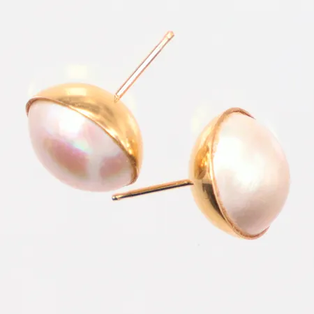 Ett par örhängen med mabe` pärlor saknas lås, 18k Vikt: 4,7 g