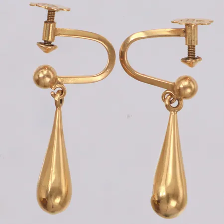 Ett par örhängen, längd 21,1mm, bredd 5,2mm, skruvlås, smärre bucklor, 18K Vikt: 1,6 g