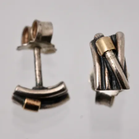 1par örhängen i silver, mått 4,6x8mm,925/1000, guld detaljer, tillverkad av Pandora, vikt 1,5g.