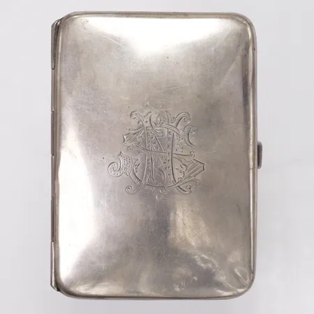 Pillerdosa 65x90mm, höjd ca 11mm, förgylld insida, monogram, gravyr, 835/1000 silver Vikt: 60,4 g