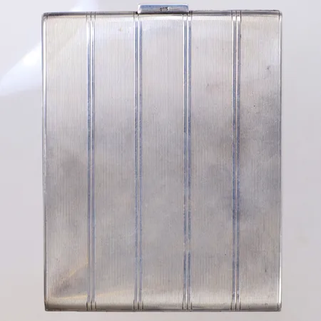 Etui, 10x8cm, gravyr, år 1943, bucklor, 830/1000 silver Vikt: 113 g