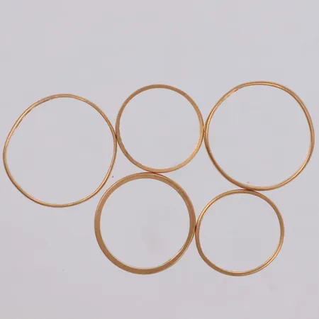 Diverse guld, gravyr, defekter, 18K Vikt: 8,1 g