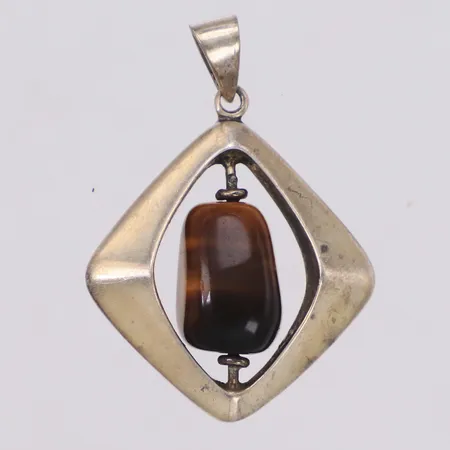 Hänge med tigeröga, längd 35mm, Gustaf Dahlgren & co, Malmö, år 1963, 925/1000 silver Vikt: 7,3 g