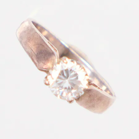 Ring silver 925/1000 Ø16½, vit sten Vikt: 2,9 g