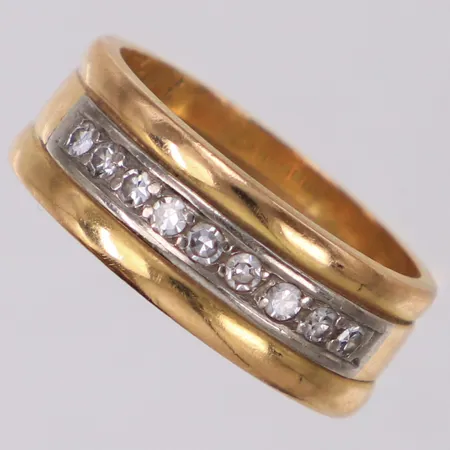 Ring med åttkantslipade diamanter ca 0,18ctv, ihoplödda ringar, gravyr, 18K Vikt: 7,6 g