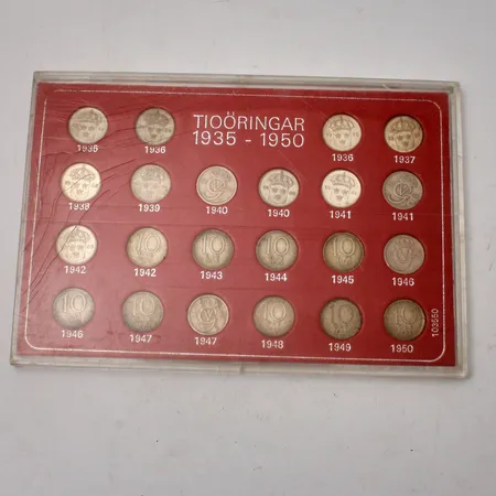 Mynt i silver, 22st 10öringr från 1935-1950 i plastetui. Vikt: 0 g