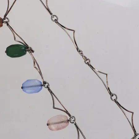 Collier med färgade stenar, längd 38cm bredd 23mm, importstämplat 830/1000 silver. Bruttovikt 25,5g Vikt: 25,5 g