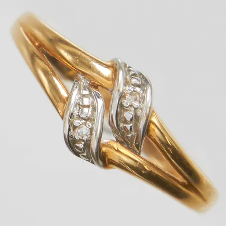 Ring, Ø17, bredd: 1,8-7,3mm, diamanter 2 x ca.0,005ct, 8/8-slipade, 18K Vikt: 1,7 g