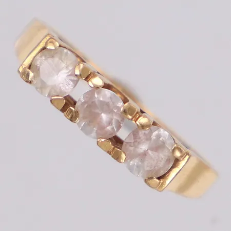 Ring med vita stenar, stl 17½, bredd 4,1mm, 18K Vikt: 2,7 g