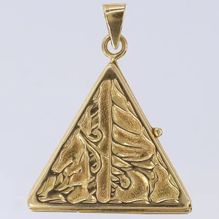 Medaljong, 38x30mm ink ögla, glas på insida, gravyr, 18K.  Vikt: 8,4 g