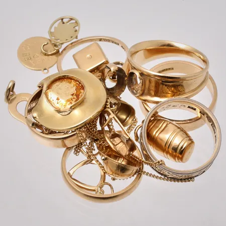 Diverse defekt guld, 18K, vikt 45,6g.