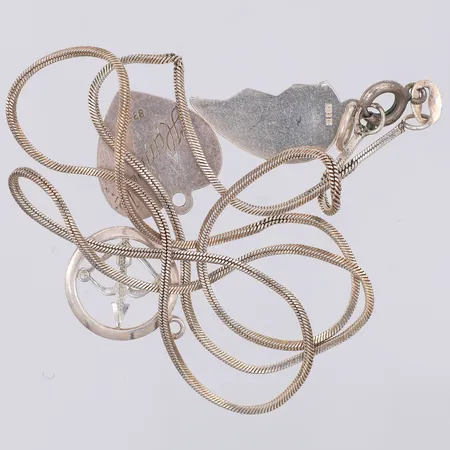 Diverse defekt silver, gravyr, 830-835/1000 silver Vikt: 7,9 g