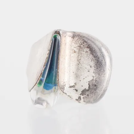 Akrylring " Darinas tår " Björn Weckström Lapponia, stl ca 17mm, bredd 5,3-21mm, silver Vikt: 15,1 g