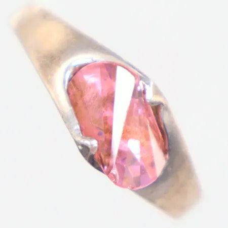 Ring silver 925/1000 Ø17¾, rosa sten Vikt: 3,3 g