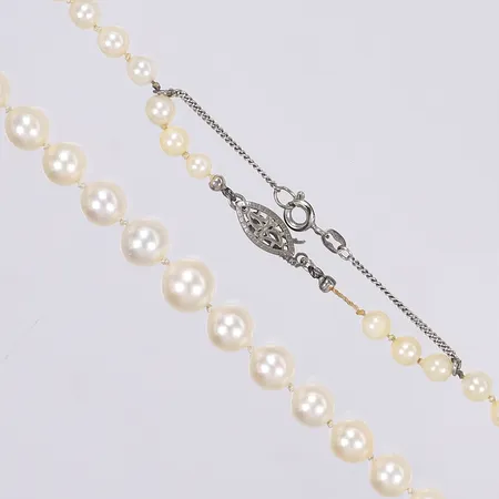 Pärlcollier 50cm bredd 5-8mm säkerhetskedja i silver (830/1000) lås i 14K Bruttovikt: 18,5g Vikt: 18,5 g