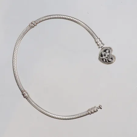 Armband med lås Pandora 17 cm bredd 3-10mm lås med text "Family", små skevheter silver 925/1000 Vikt: 13,8 g