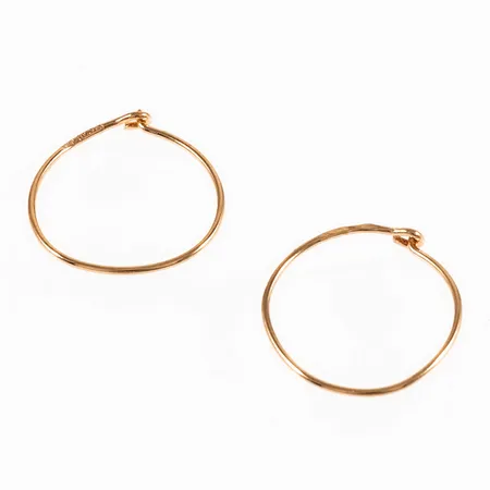 Ett par läkringar Ø 14 mm i 18K. Vikt: 0,4g.