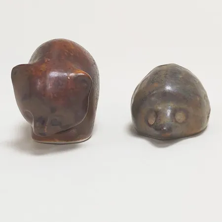 Två figuriner Arabia Igelkott samt björn, höjd 2,2-3,5cm, Finland, stengods.