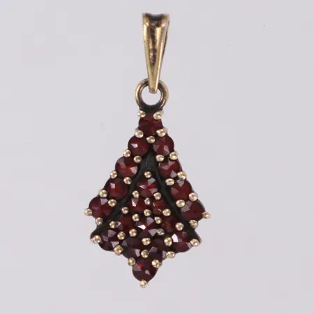 Hänge med granater, längd 27,4mm, bredd 12,4mm, förgyllt silver 900/1000 silver Vikt: 2,1 g