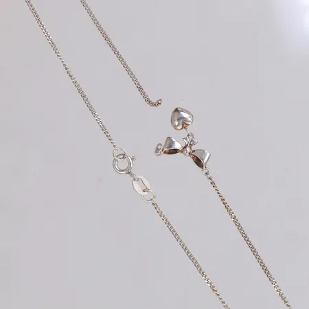 Kedja med integrerat hänge, längd 35,5cm, bredd 1,2mm, hängets mått 14,9x14,3mm, defekt, 925/1000 silver Vikt: 2,3 g