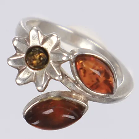 Ring med bärnstensfärgade stenar stl 15¼ silver 925/1000 Vikt: 2,6 g