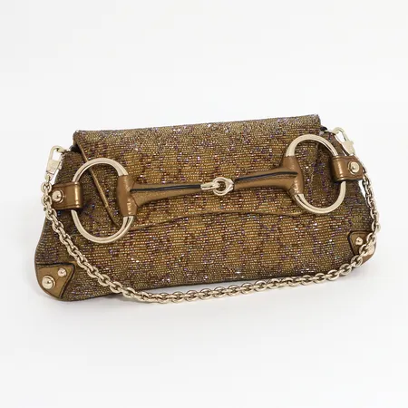 Väska Gucci Horsebit GG by Tom Ford limited edition, guldfärgat läder med monogrammönstrad pärlbroderi, beslag i guldfärgad metall, löstagbar axelkedja i guldfärgad metall, foder i guldfärgat läder, invändigt en liten ficka, märkt GUCCI made in Italy samt numrerad, 28 x 12 x4 cm, dustbag, fint skick. 