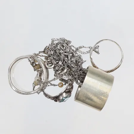 Diverse silver delvis med defekter samt glas, delvis ostämplat silver 830-925/1000 Vikt: 26,5 g