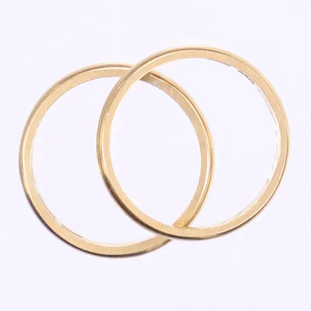 Två ringar släta gravyr 18K  Vikt: 5,8 g