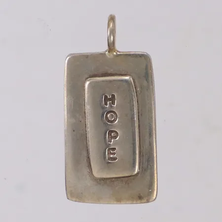 Hänge, Hope, design Efva Attling, 17x36mm, 925/1000 silver. Nypris 2000kr Vikt: 8,7 g