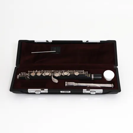 Piccoloflöjt Yamaha - 32 snr:86960 made in Japan med fodral och manual.