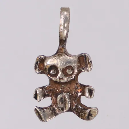 Hänge, längd 16,9mm, bredd 9,3mm, 925/1000 silver Vikt: 0,7 g