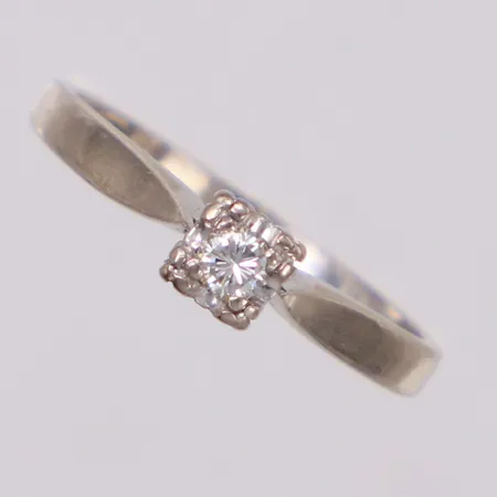 Ring med briljantslipad diamant 0,07ct, stl 15½, vitguld 18K Vikt: 2,1 g