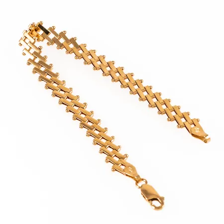 Armband Staketlänk i 18K guld. Det är 19 cm långt, 7,5 mm brett och väger 9,5g. Karbinhake.