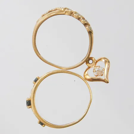 Diverse guld, skevt, defekt, stenar, 18K, bruttovikt 3,0g Vikt: 3 g