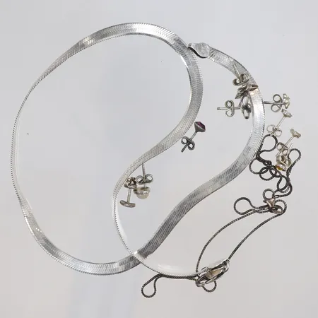 Diverse silver med stenar silver 830-925/1000 Vikt: 21,5 g