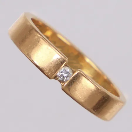 Ring med diamant 1xca0,05ct, stl 16½, bredd 4,0mm, Personlig gravyr, 18K Vikt: 4,7 g