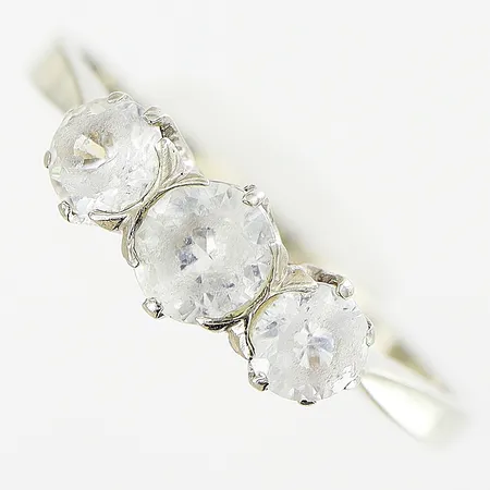 Ring vita stenar, stl 16¾, bredd 1-5mm, slitage på stenar, vitguld, 18K Vikt: 1,8 g